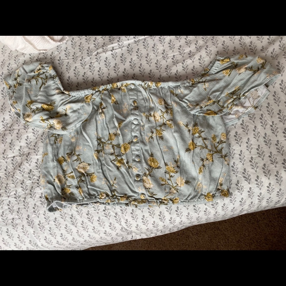 Cropped off the shoulder